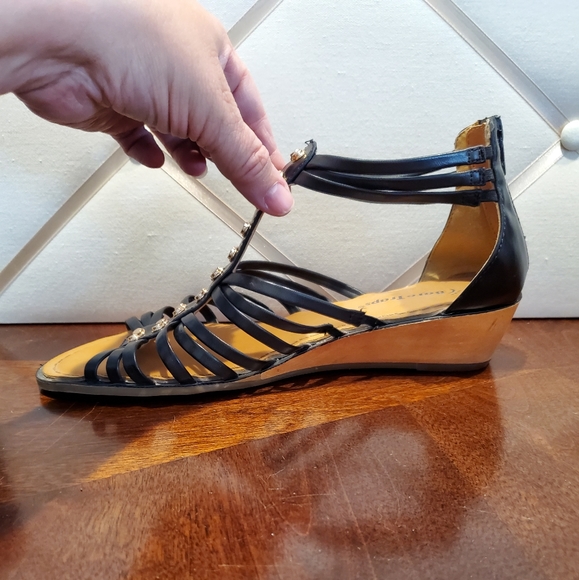 BareTraps Belicia Sandals - Picture 6 of 10